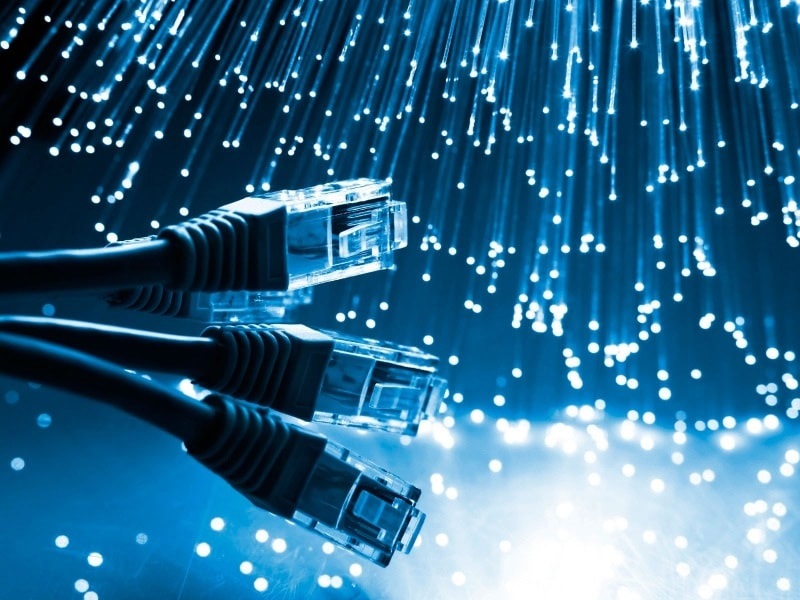 На сегодняшний день основными видами соединений с интернетом являются - проводное, мобильное и Wi-Fi.